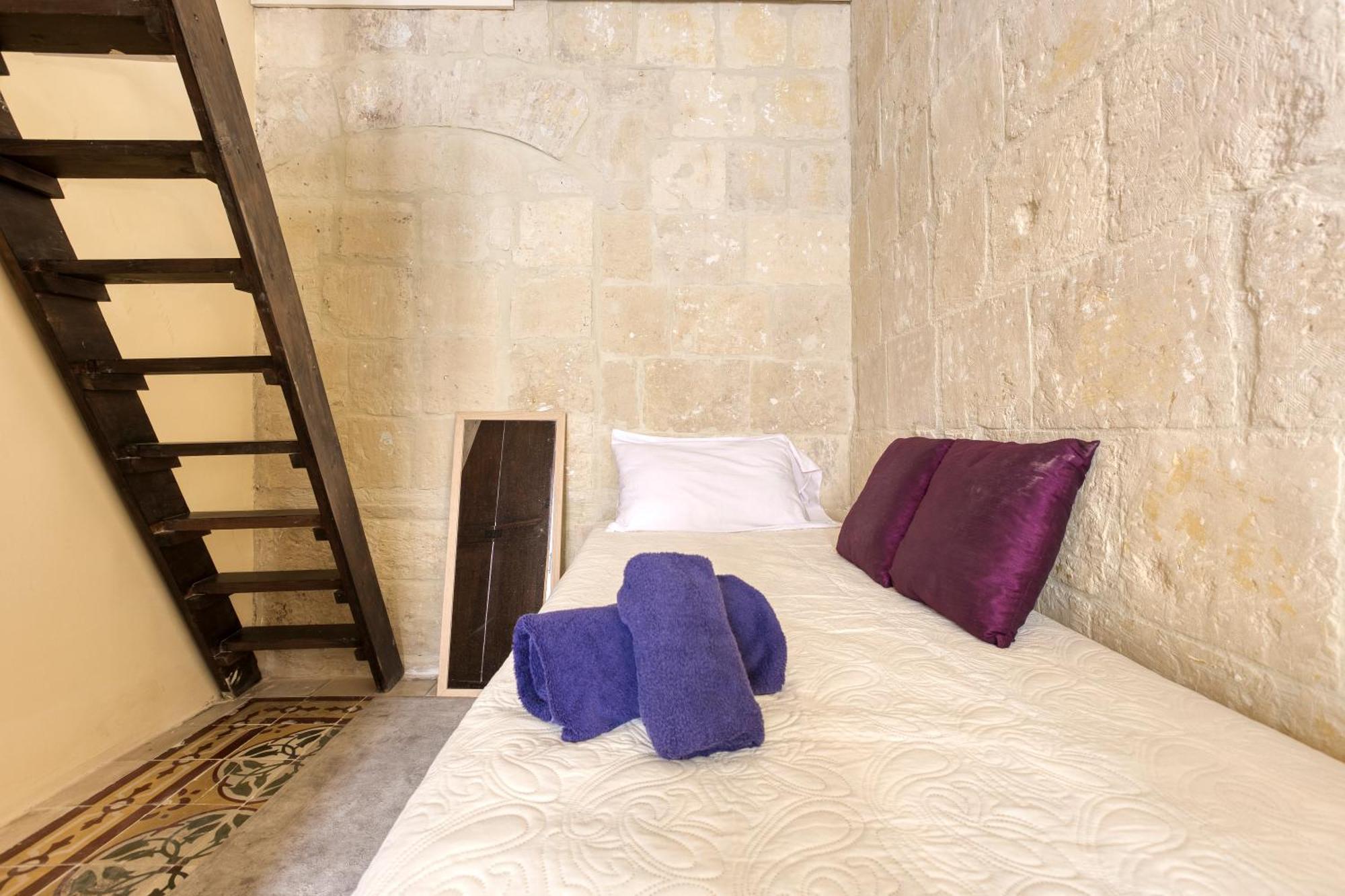 Vlt214 - Charming Townhouse * Valletta
