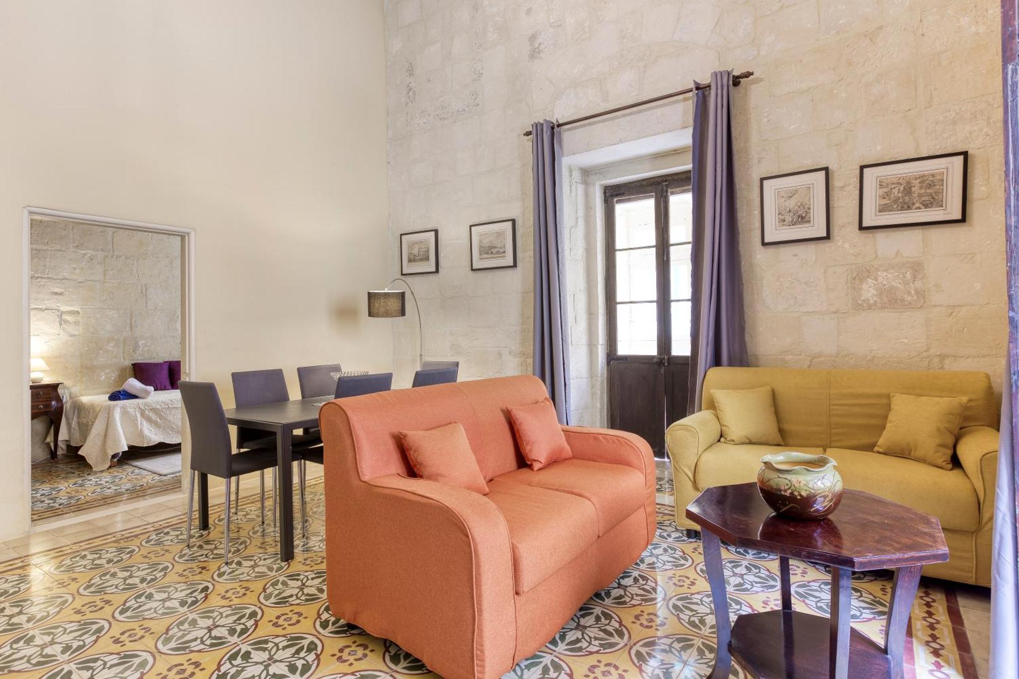 Vlt214 - Charming Townhouse Apartment *