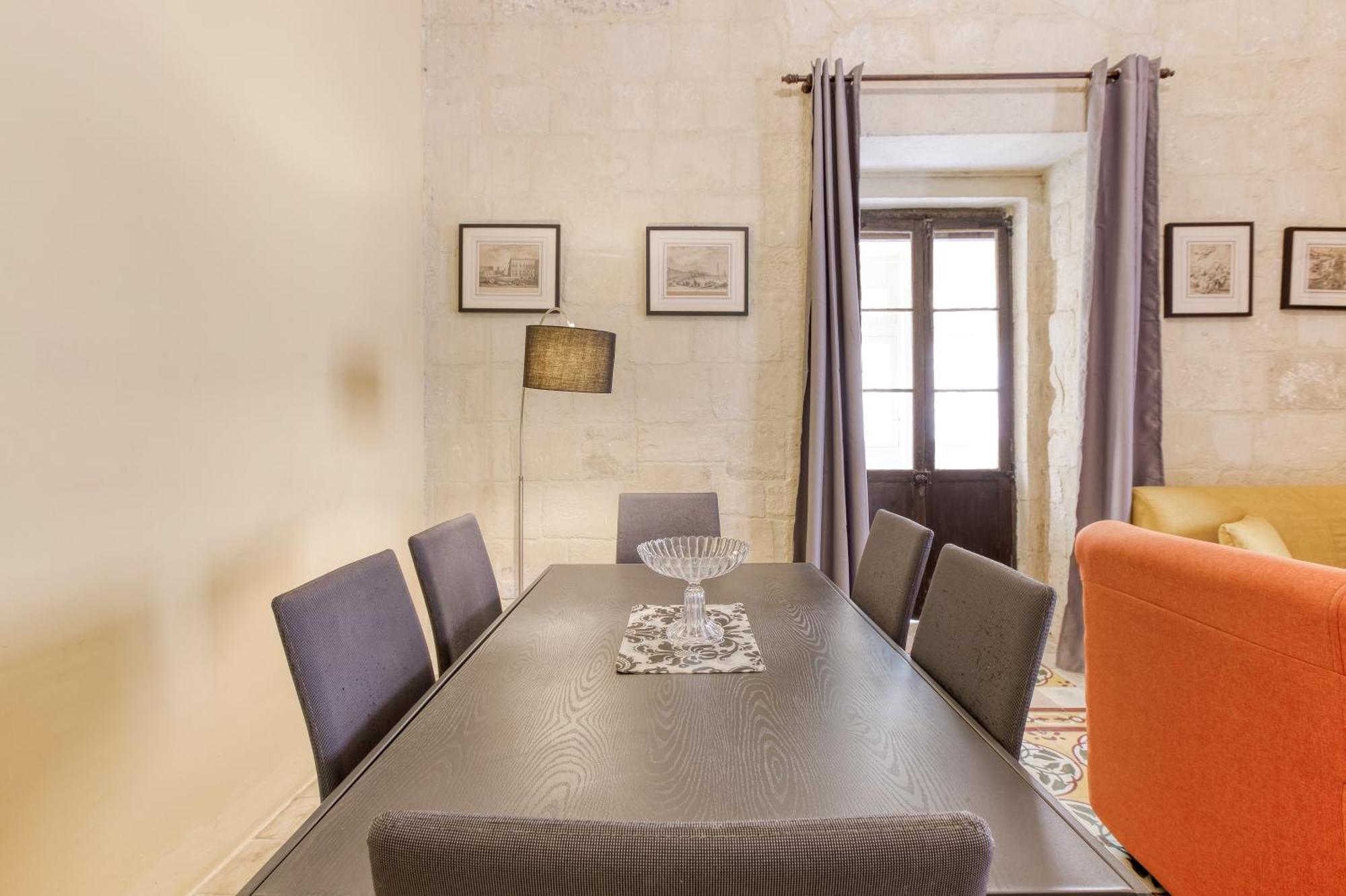Vlt214 - Charming Townhouse * Valletta