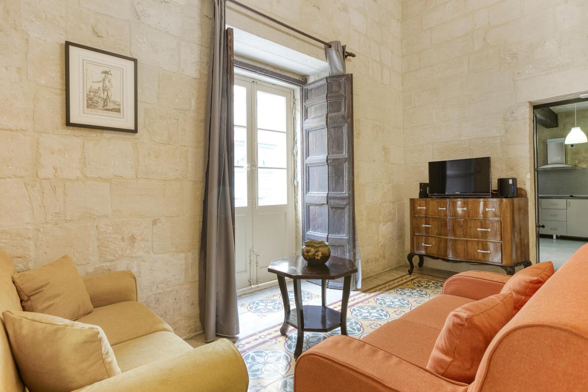 Vlt214 - Charming Townhouse Valletta